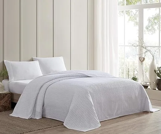 Beatrice Home Fashions Channel Chenille Bedspread, King, White