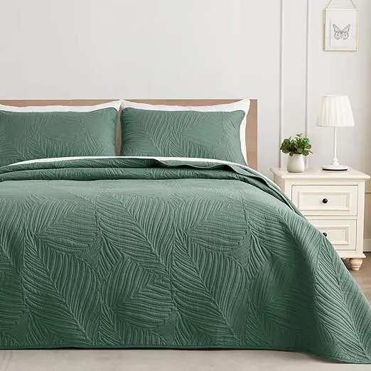 Exclusivo Mezcla King Size Quilt Bedding Set, Lightweight Green Quilts King Size for All Seasons, Soft Microfiber Bedspreads Coverlets Bed Cover with Leaf Pattern, 3 Piece